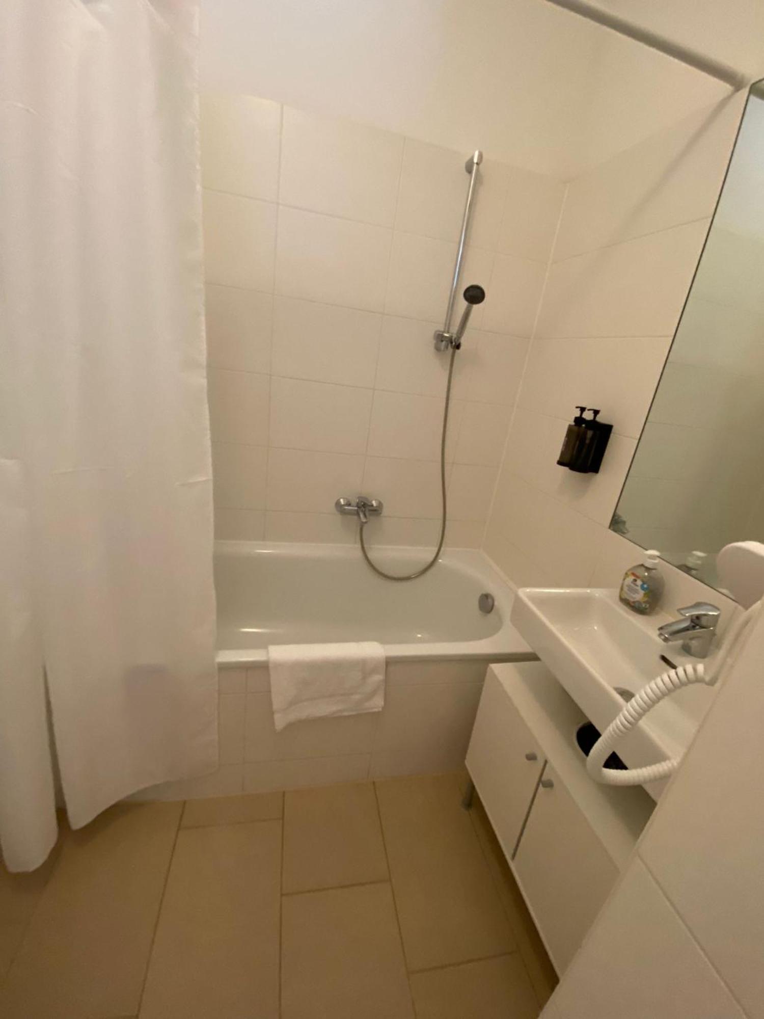 Floridsdorfer Apartment - Free Highspeed-Internet Відень Екстер'єр фото